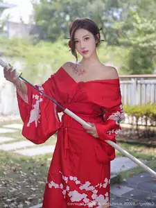 Jin Yun Xi Yuki: Enchanting Beauty in a Fiery Red Kimono, Captivating Every Gaze - XiuRen No.10683 - image 4
