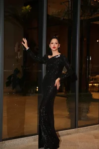 Elizabeth Thuy Tien: The Stunning Beauty of the Supermodel After a Decade Out of the Spotlight - image 4