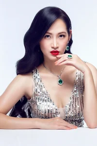 Elizabeth Thuy Tien: The Stunning Beauty of the Supermodel After a Decade Out of the Spotlight - image 3