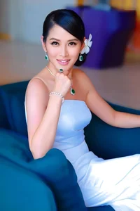Elizabeth Thuy Tien: The Stunning Beauty of the Supermodel After a Decade Out of the Spotlight - image 0