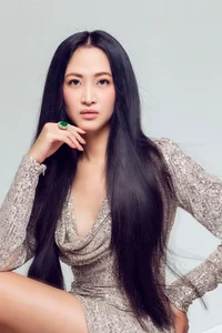 Elizabeth Thuy Tien: The Stunning Beauty of the Supermodel After a Decade Out of the Spotlight - image 2