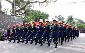 A Spectacular View: Hanoi Police Parade and Public March - image 2
