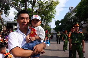 A Spectacular View: Hanoi Police Parade and Public March - image 11