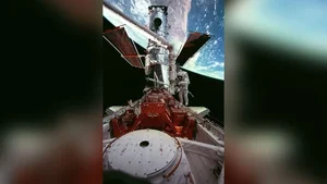 Breathtaking Photos of Astronauts in Space: Capturing the Beauty and Danger of the Cosmos - image 4