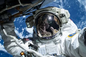 Breathtaking Photos of Astronauts in Space: Capturing the Beauty and Danger of the Cosmos - image 1