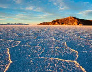 Exploring the Wonders of Salar de Uyuni: The World's Largest Salt Flat - image 4