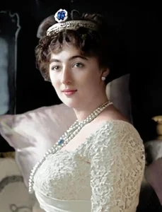 The Beautiful Heiress Obsessed with Diamonds: Caught in a Deadly 'Curse' - image 4