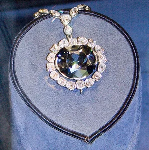 The Beautiful Heiress Obsessed with Diamonds: Caught in a Deadly 'Curse' - image 2