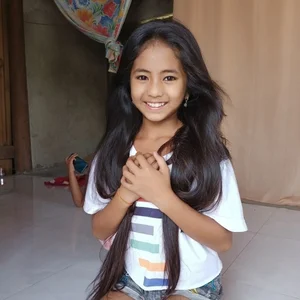 Current Life of the Pa Co Ethnic Girl from Child Pageant - image 4