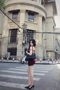 Charming Woman in Elegant Burgundy Mini Dress Defines Urban Street Style - image 7