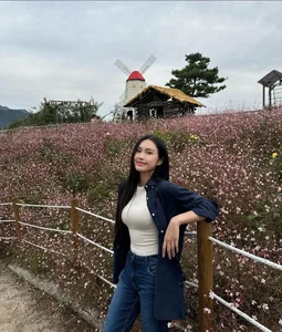 Stunning Gallery of Doan Hai My: Why Doan Van Hau’s Wife Goes Viral with Every Song Cover - image 1