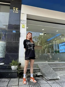 MC Cat Tuong Daughter Stunning Beauty and Elegant Style Revealed - image 3