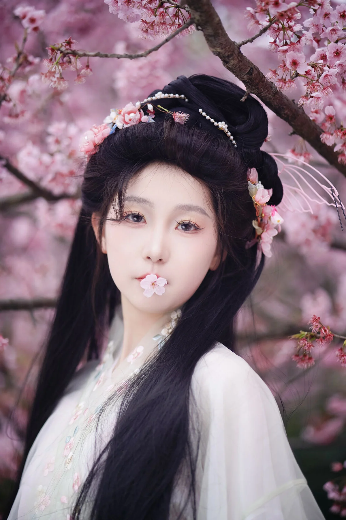 Natural Radiance: YiTuYu Art Language Vol.6801 Featuring the Stunning Shu Qian Yi