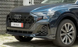 Audi Q8 S Line 2024 Arrives in Vietnam with Premium Pricing - image 1