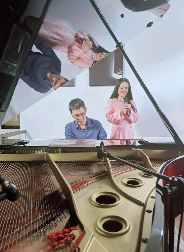 Diva Hong Nhung Hosts Intimate Livestream Celebrating Trinh Cong Son