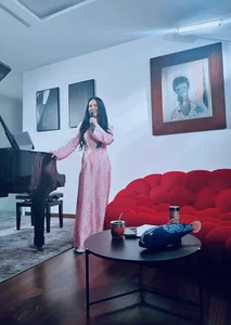 Diva Hong Nhung Hosts Intimate Livestream Celebrating Trinh Cong Son - image 2