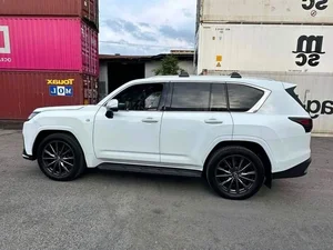 New Car Lineup: MG IM8 Debuts with 400km Range, Lexus LX 700h Arrives in Vietnam - image 1