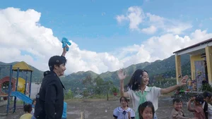 Us After 8 Years: NSND Trung Anh and Huyen Lizzie Lead a Star-Studded Cast - image 0