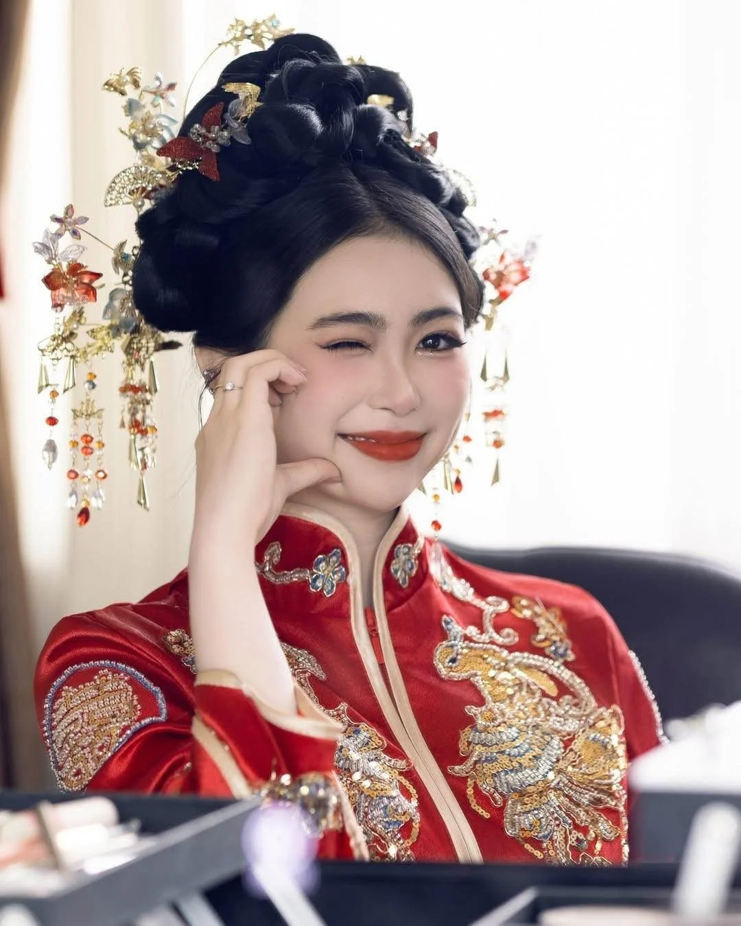 Cinematic Wedding: Vietnamese Bride's Stunning Chinese Drama-Style Photoshoot