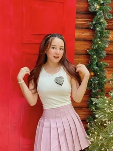 Vy Oanh Confidently Showcases Ageless Beauty Alongside Miss Vietnam Star - image 4