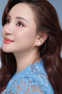 Vy Oanh Confidently Showcases Ageless Beauty Alongside Miss Vietnam Star - image 1