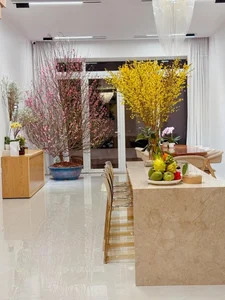 Inside the Stunning Flower-Filled Home of Ho Ngoc Ha’s Assistant - image 4