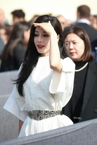 Dilraba Dilmurat Stuns as an Asian Rose at Paris Fashion Week - image 9