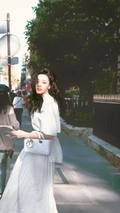 Dilraba Dilmurat Stuns as an Asian Rose at Paris Fashion Week - image 3