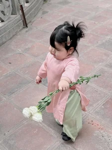 Adorable Toddler in Traditional Ao Dai Captures Hearts with Viral Photoshoot - image 1