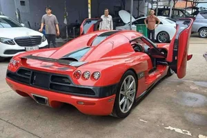 Rare Koenigsegg CCX Hypercar Worth Millions Spotted in Hai Phong, Vietnam - image 6