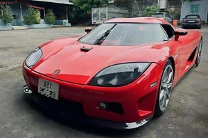 Rare Koenigsegg CCX Hypercar Worth Millions Spotted in Hai Phong, Vietnam - image 8