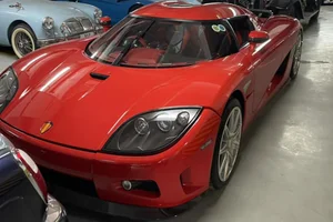 Rare Koenigsegg CCX Hypercar Worth Millions Spotted in Hai Phong, Vietnam - image 3