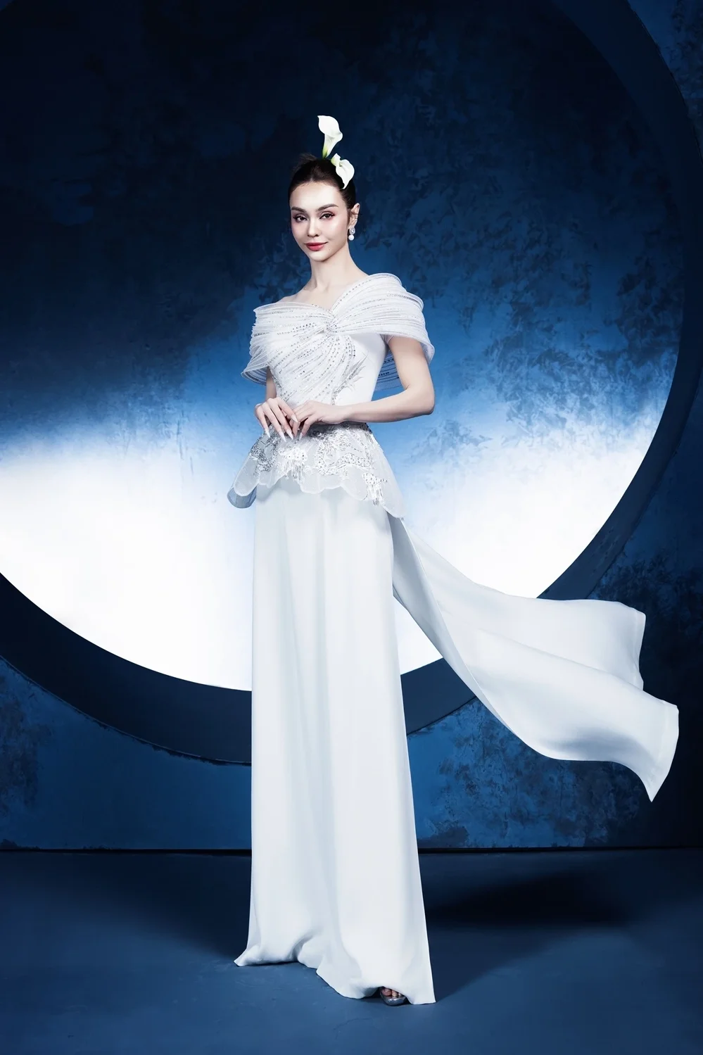 Ethereal Moon-Inspired Ao Dai: A Stunning Fusion of Vietnamese Tradition and Celestial Elegance