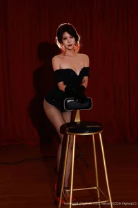 Timeless Elegance and Cinematic Noir with Mei Gui Wo Ai Ni - image 2