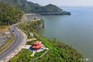 Cat Ba Island Welcomes Tourists Back After Typhoon Yagi Recovery - image 7