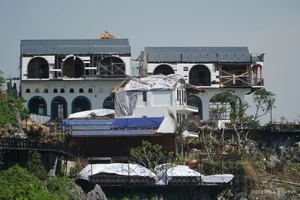 Cat Ba Island Welcomes Tourists Back After Typhoon Yagi Recovery - image 5