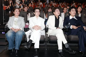 Hari Won and Vo Tan Phat Join Forces for the Exciting Premiere of Super 10 Kids Season 5 - image 5