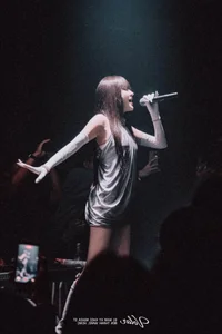 Vietnamese Star Updates: Thuy Tien's Health Crisis and Pham Huong in the US - image 32