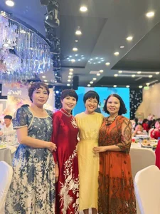 Vietnamese Star Updates: Thuy Tien's Health Crisis and Pham Huong in the US - image 29