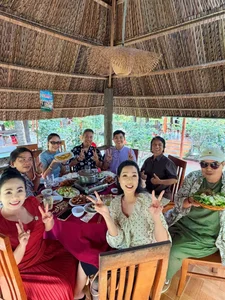 Vietnamese Star Updates: Thuy Tien's Health Crisis and Pham Huong in the US - image 49