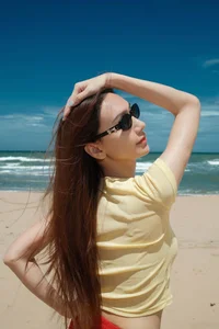 Vietnamese Star Updates: Thuy Tien's Health Crisis and Pham Huong in the US - image 33