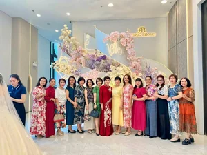 Vietnamese Star Updates: Thuy Tien's Health Crisis and Pham Huong in the US - image 2