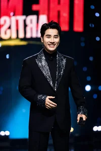 Vietnamese Star Updates: Thuy Tien's Health Crisis and Pham Huong in the US - image 28