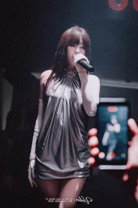 Vietnamese Star Updates: Thuy Tien's Health Crisis and Pham Huong in the US - image 40
