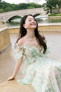Vietnamese Star Updates: Thuy Tien's Health Crisis and Pham Huong in the US - image 18