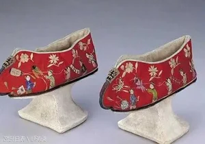 Giải mã bí mật đằng sau đôi 'giày chậu hoa' độc đáo của phi tần nhà Thanh - image 2