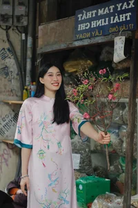 Volleyball Star Pham Nguyet Anh Stuns in New Year Photoshoot - image 1