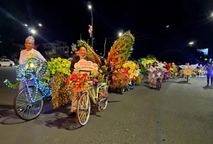 Vibrant Street Carnival in Da Lat: Celebrating the Flowers and Heritage Festival - image 0