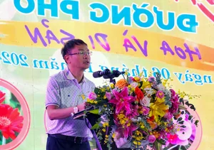 Vibrant Street Carnival in Da Lat: Celebrating the Flowers and Heritage Festival - image 8