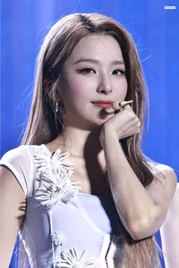 Hold Your Breath: The Stunning Visuals of These 5 Beauty Icons - image 2